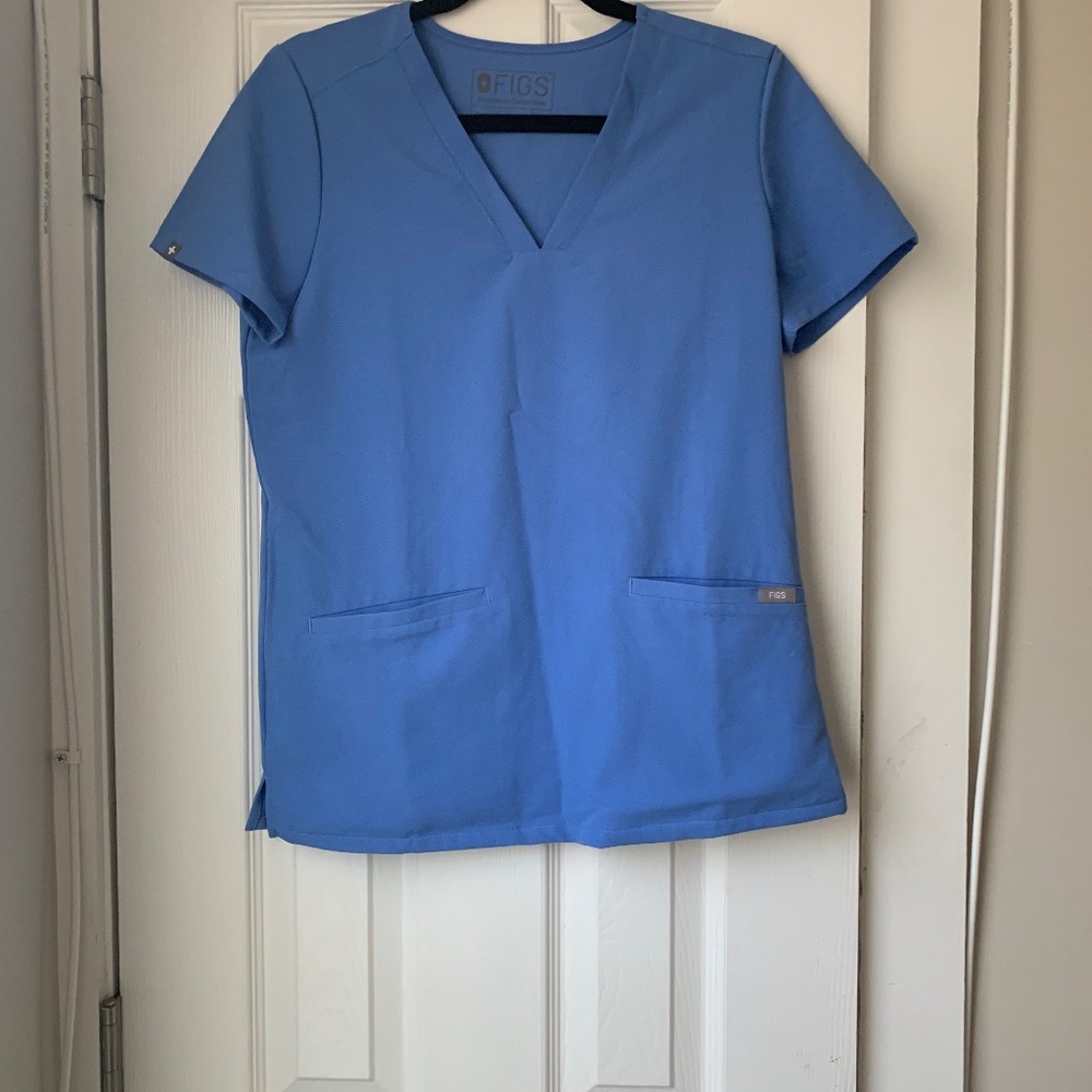 Casma  Three-Pocket Scrub Top